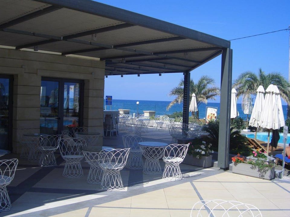 Links die Bar Aegean Pearl