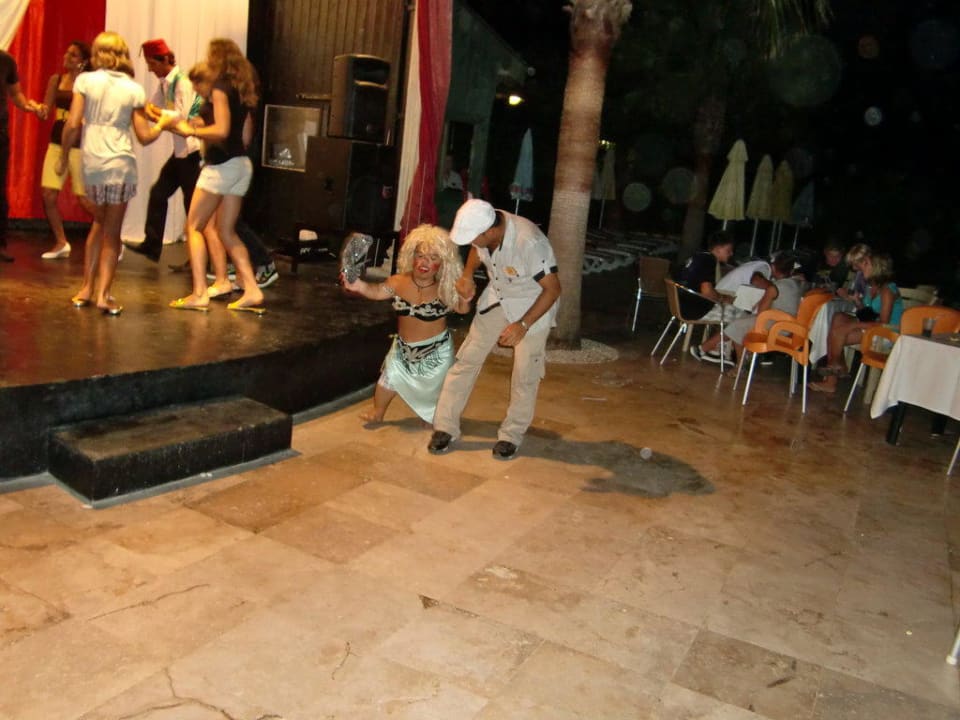 Joe und Ferdi beim Tanzen Royal Atlantis Beach Hotel