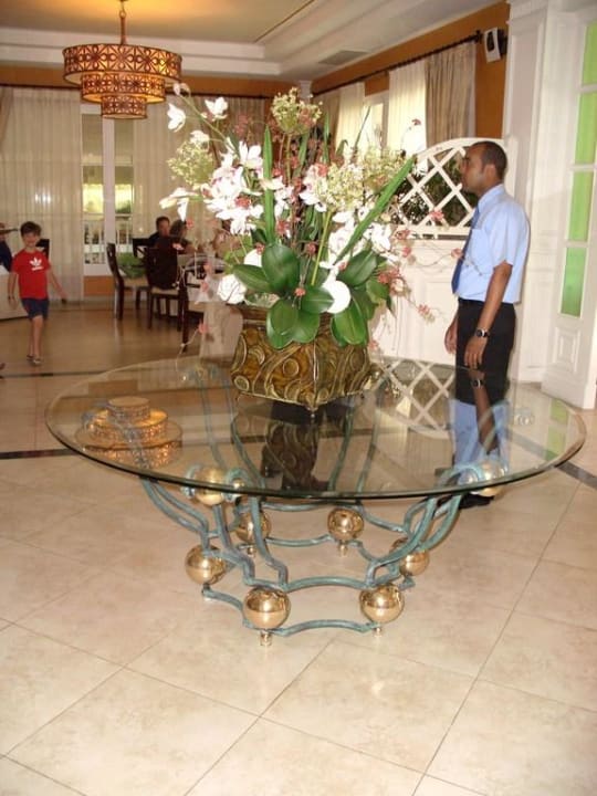 "Jazmin"-Büffet - Cocktailturm am Eingang Bahia Principe Luxury Esmeralda