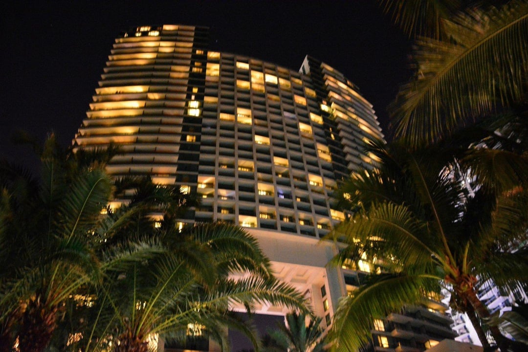 Vom Pool aus Diplomat Resort & Spa Hollywood, Curio Collection by Hilton