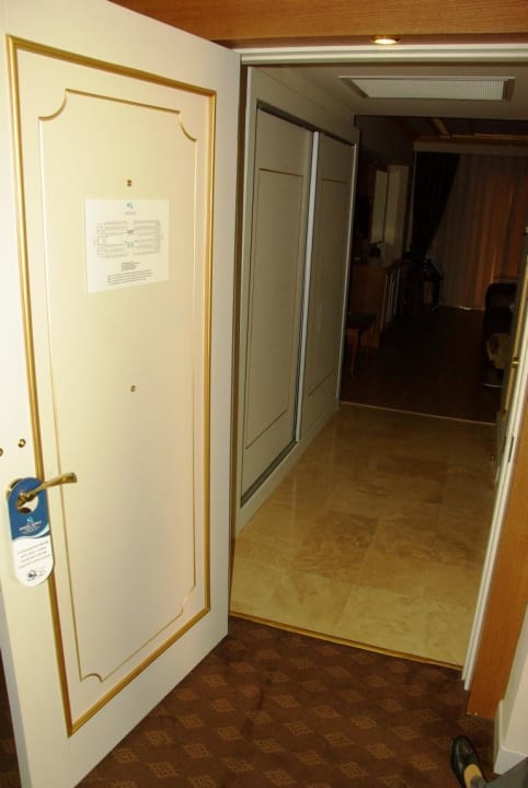 1102 Beh.Zimmer Alle Türen links auf Diamond Excellence Resort & Spa
