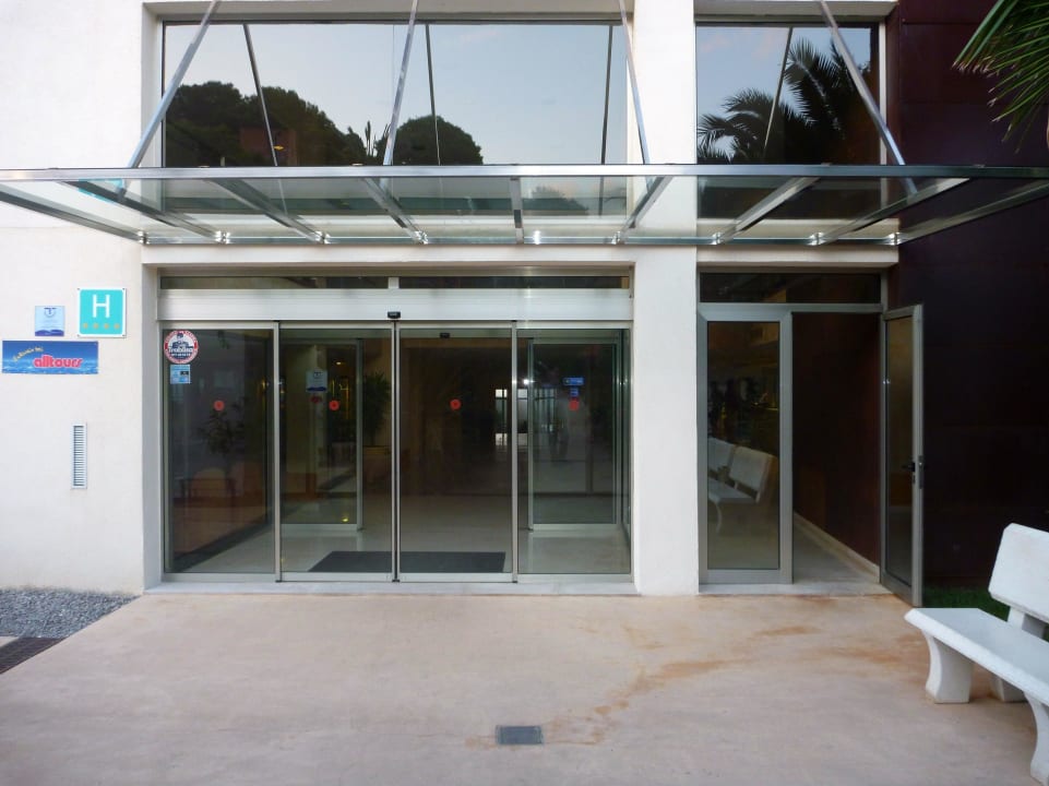 Eingang Hotel Na Forana