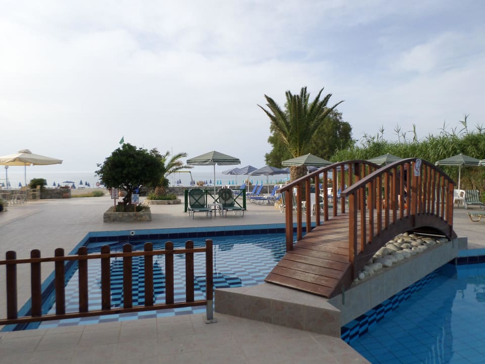 Brücke am Pool Hotel Kathrin Beach