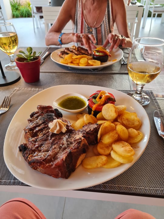 Gastro Anissa Beach & Village