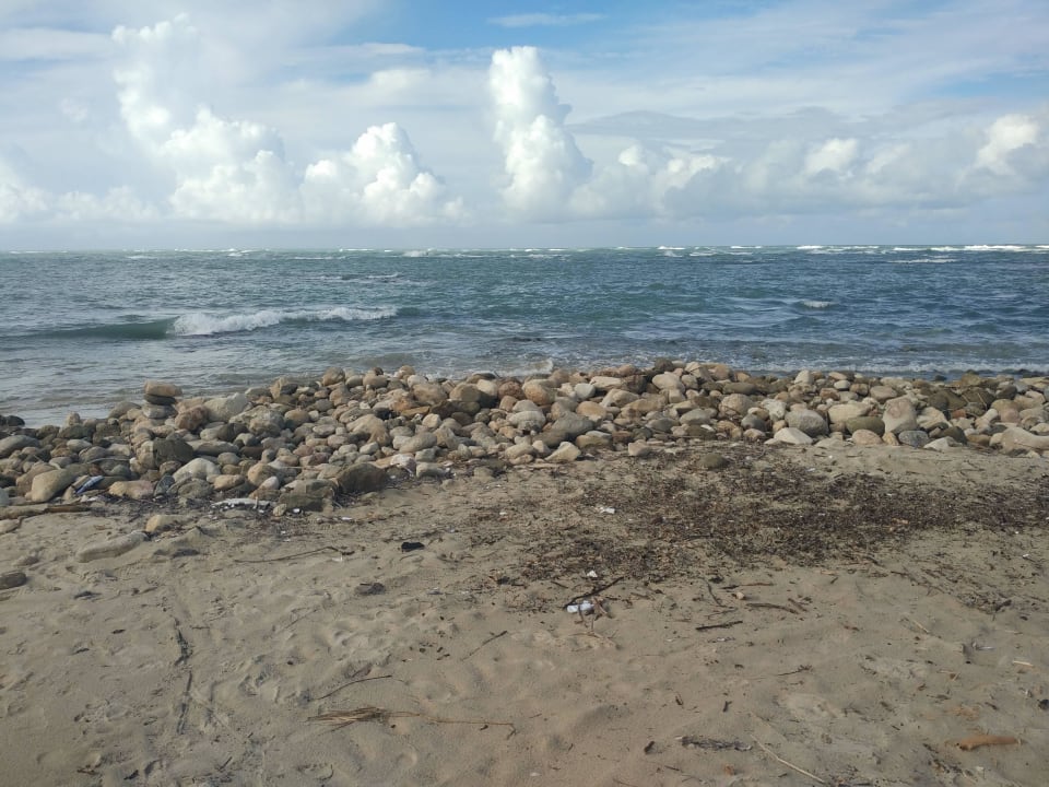 Steine auch bei Sonnenschein Grand Paradise Playa Dorada