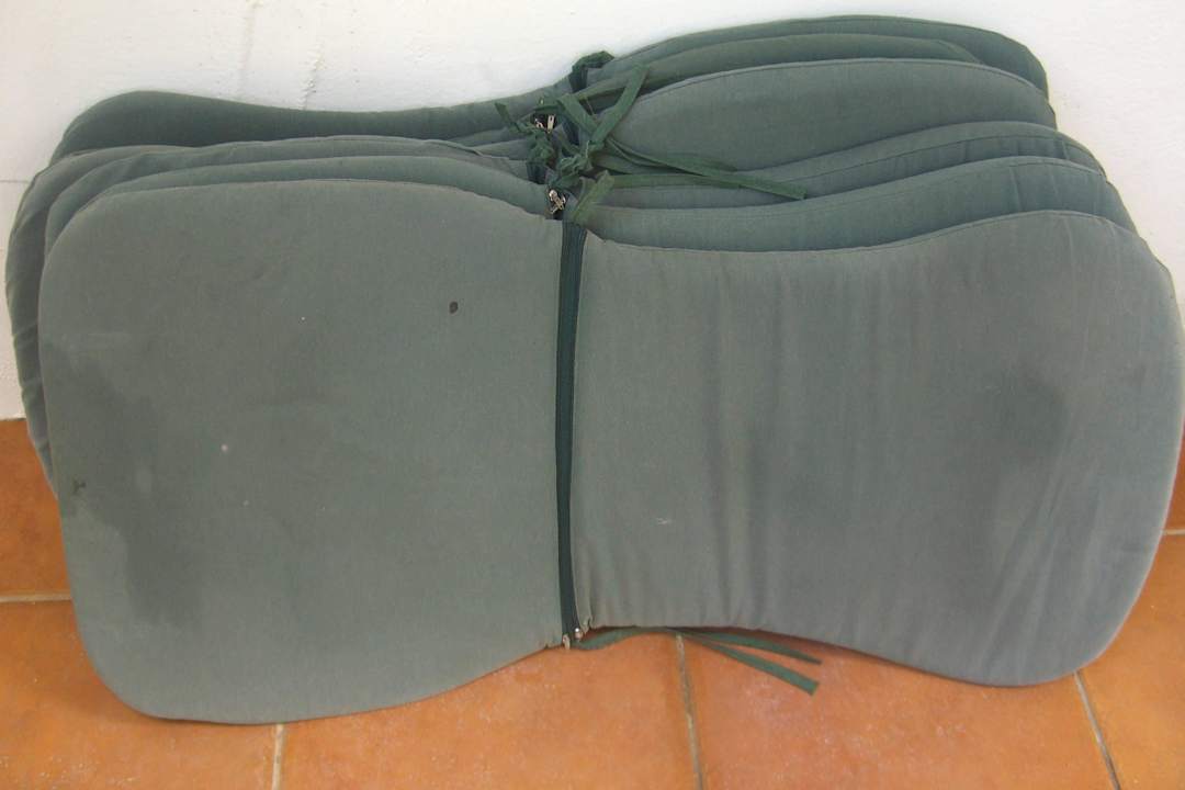 Die Auflagen der Gartenstühle Hotel Pinoverde del Golf