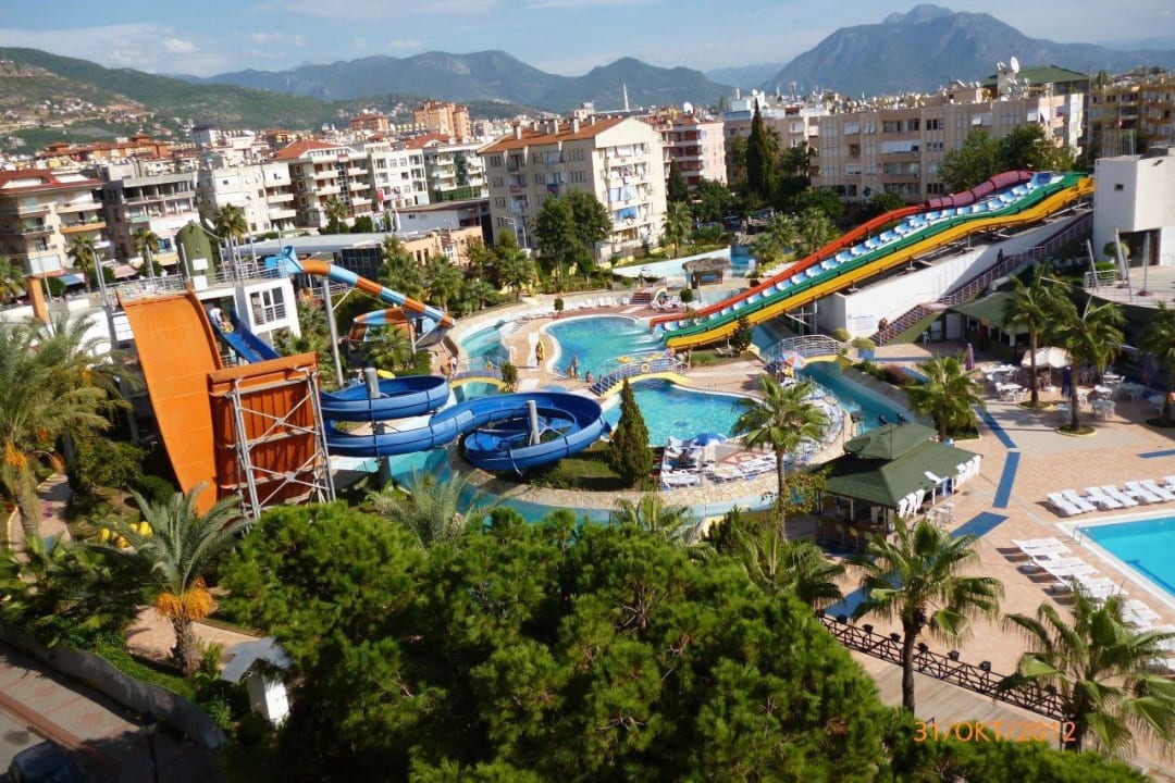 Blick vom Restaurant auf den Aquapark Hotel Aslan City Kleopatra