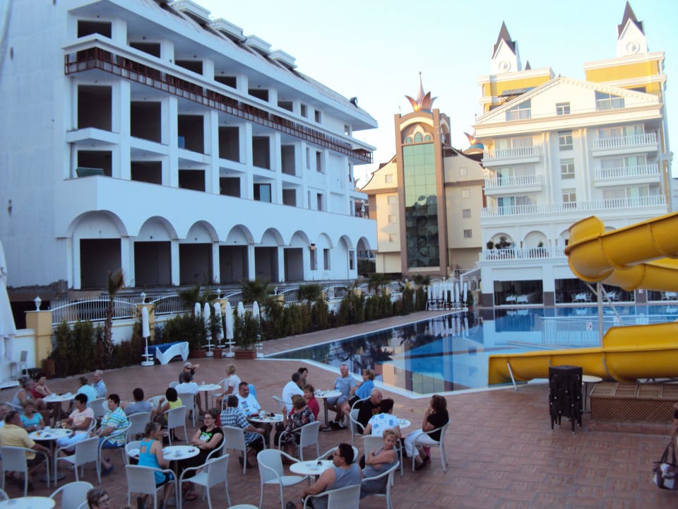 Links der Neubau Oange Dream World Resort & Spa