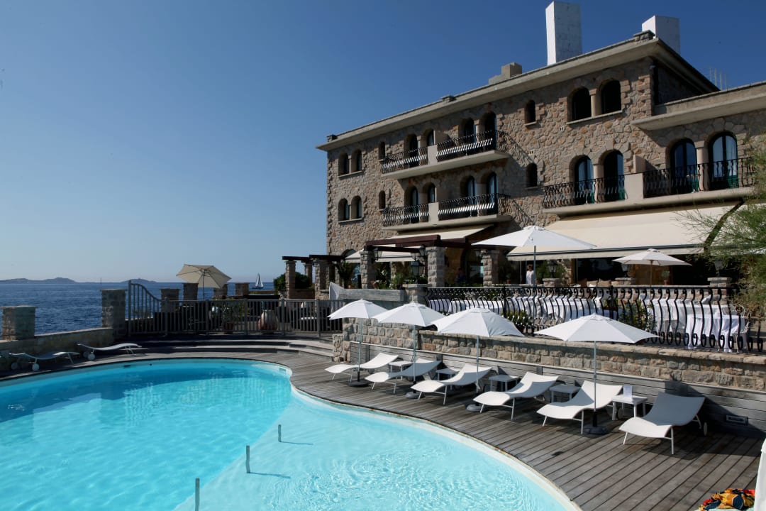 Piscine et hôtel Delos Delos Hotel Ile de Bendor