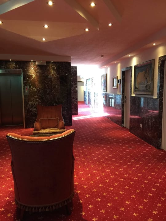 Flur in der 5. Etage Hotel Excelsior Dortmund