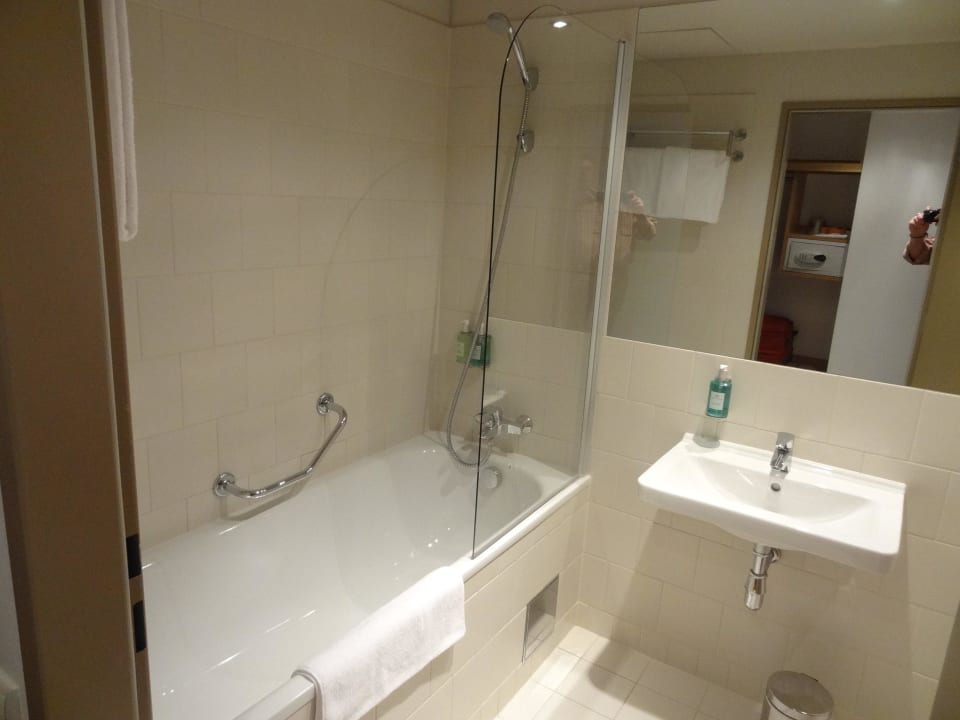 Badewanne mit Duschabtrennung Botanique Hotel Prague