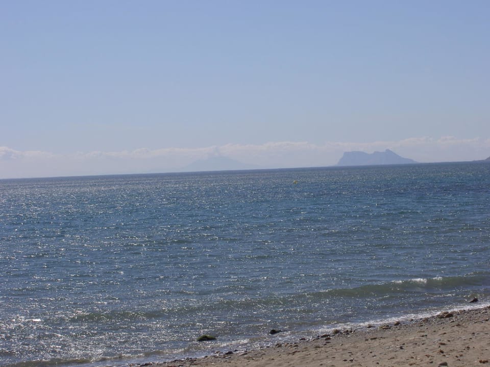 Die Felsen von Gibraltar am Horizont H10 Estepona Palace