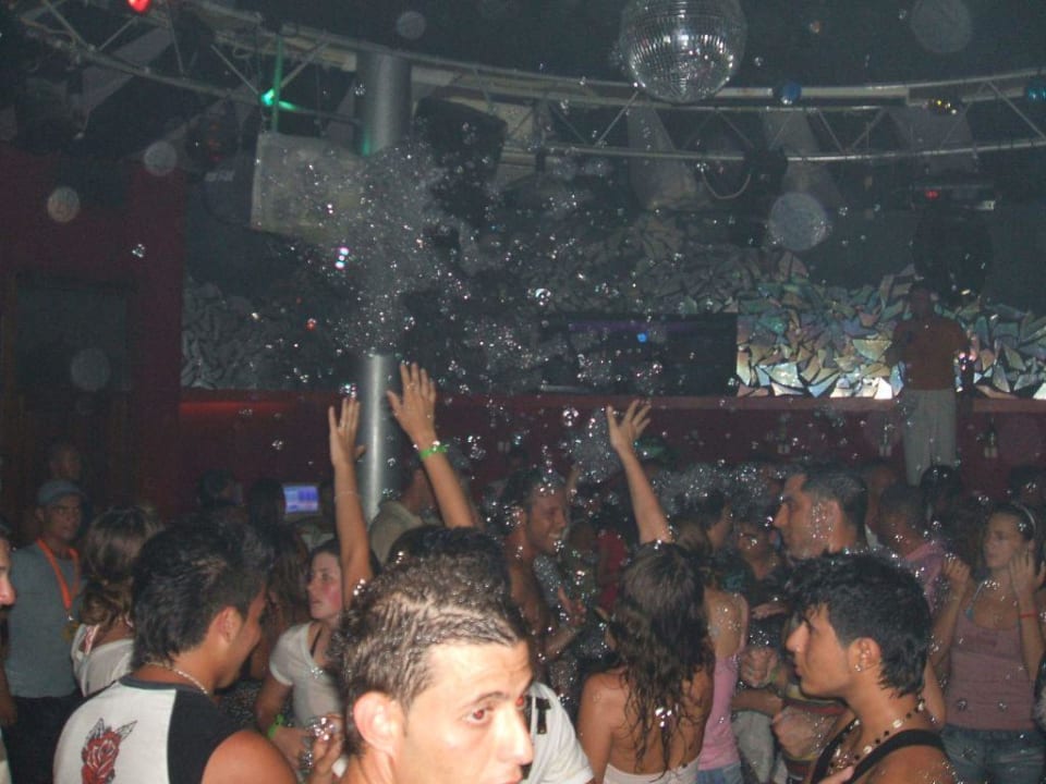 soirée mousse a la disco VONRESORT Golden Coast