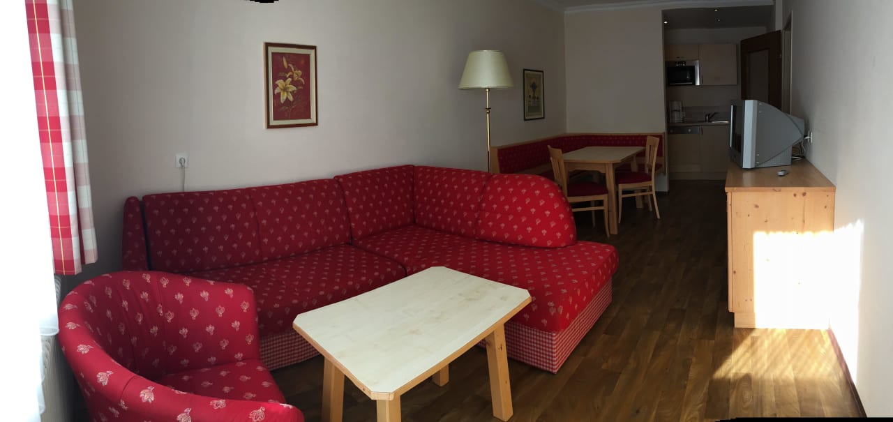 Wohn-/Esszimmer und Küche Hanneshof Resort - Gästehaus Maier