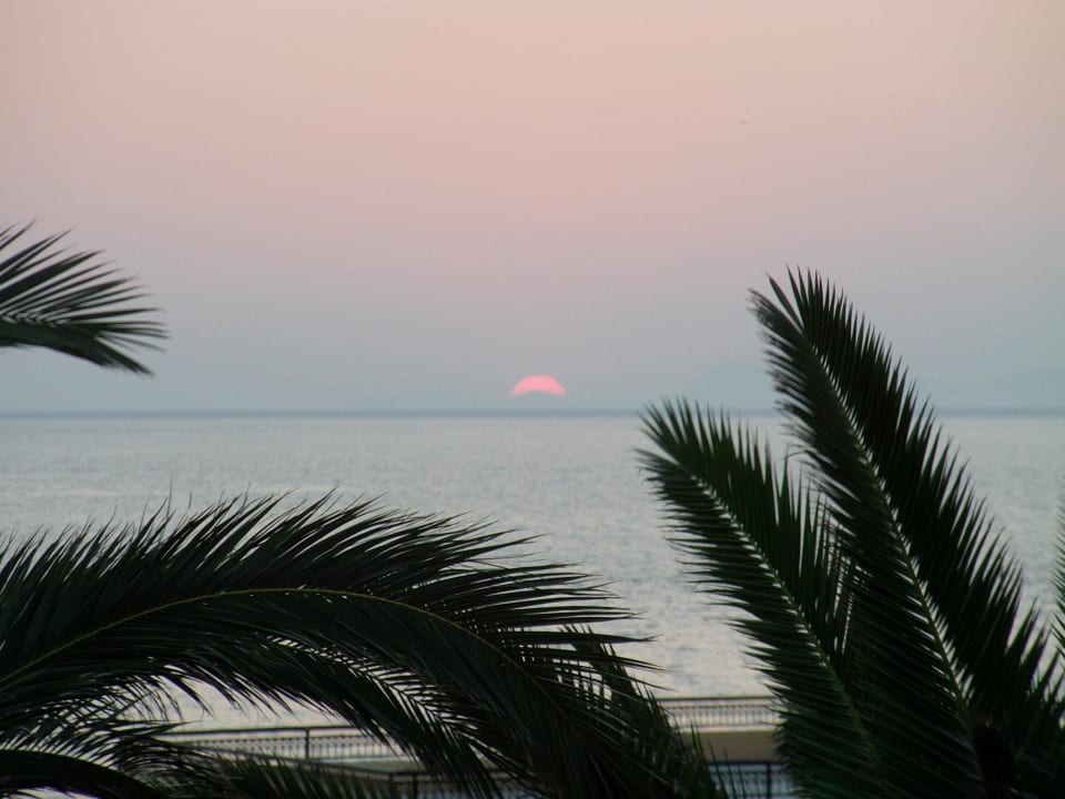 Zachód słońca z pokoju Sol Cosmopolitan Rhodes