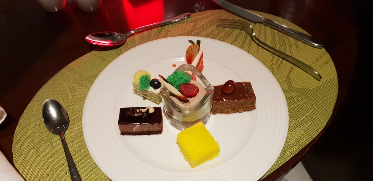 Gastro Rose Rayhaan by Rotana