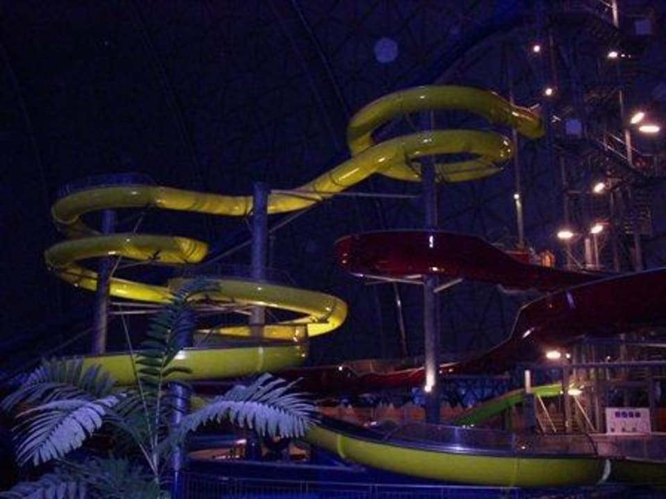 Rutschen bei Nacht Tropical Islands Resort
