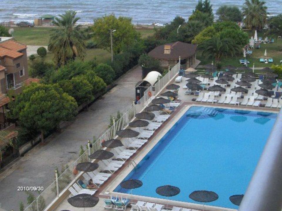 Blick vom Zimmer auf Poolbereich Hotel Ephesia