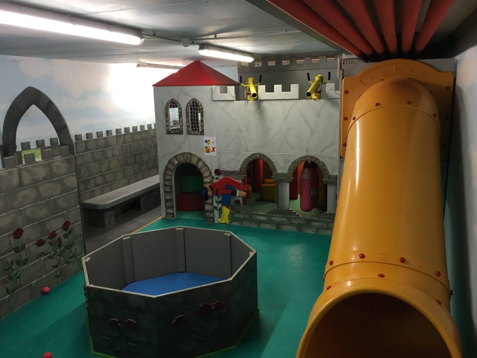 Softplayhouse TYROL family retreat