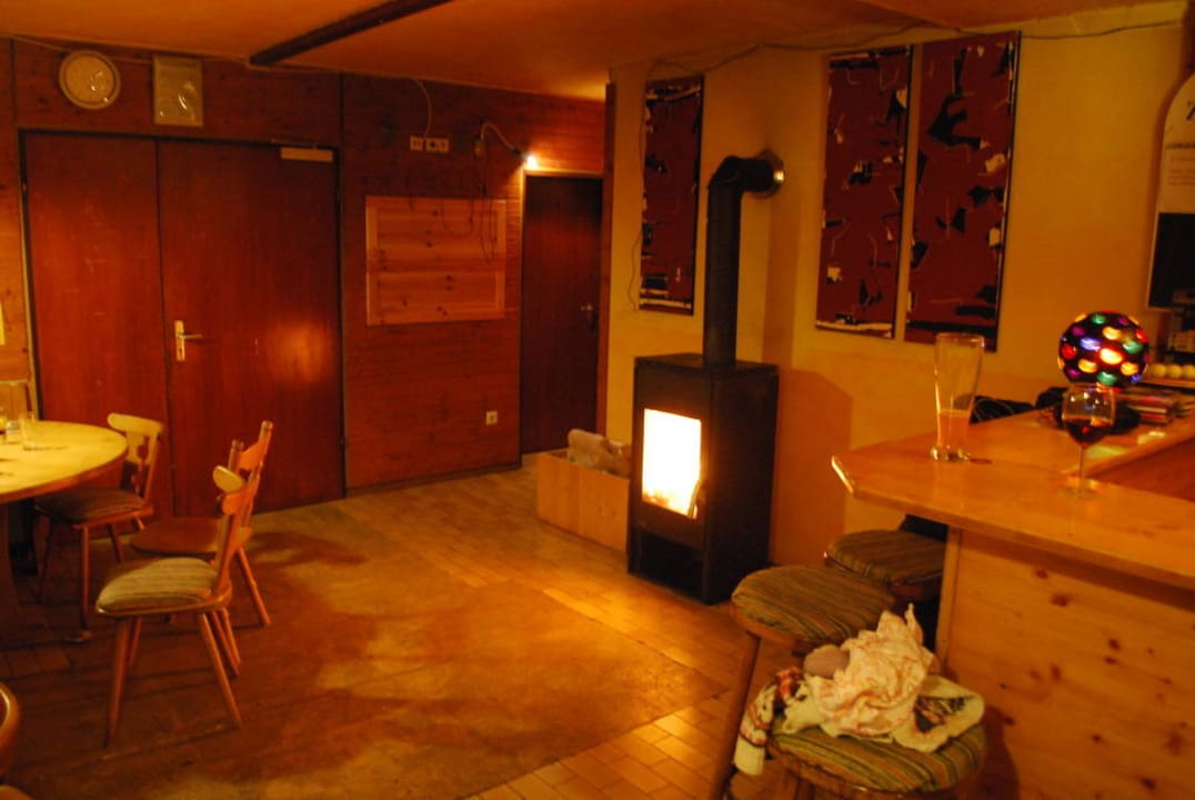 Gemütlicher Kachelofen Ferienhäuser Rössle