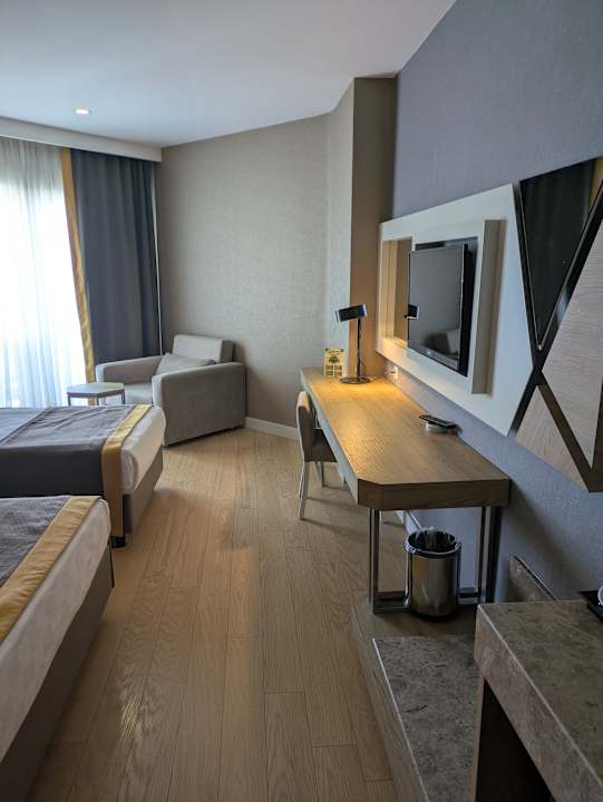 Zimmer Saturn Palace Resort Hotel