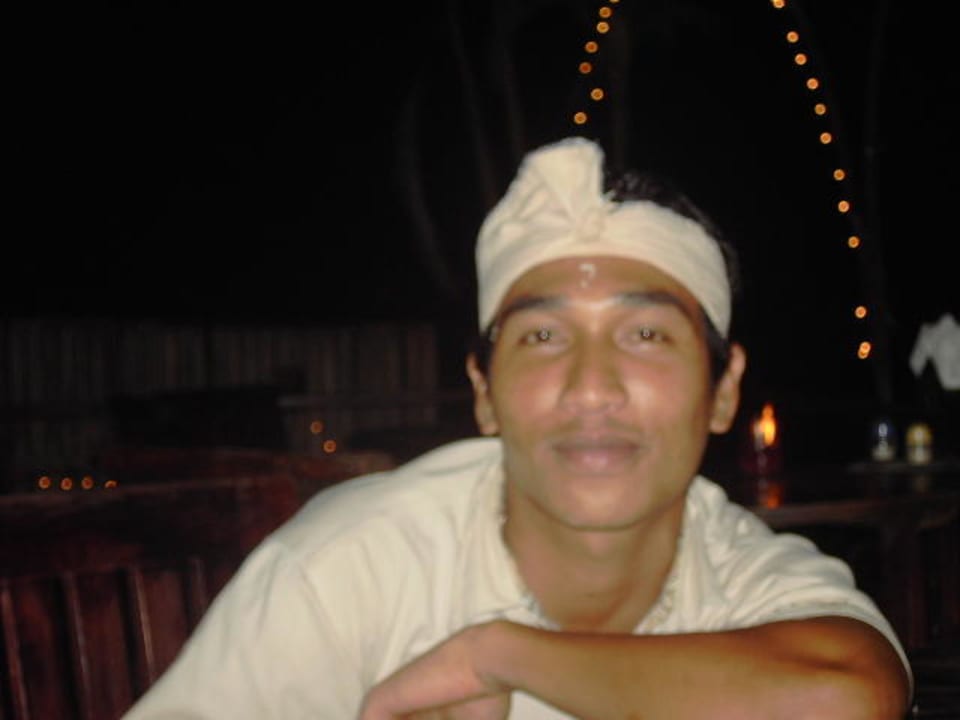 Kellner vom Lamgsam Cafe Holiday Inn Resort Baruna Bali