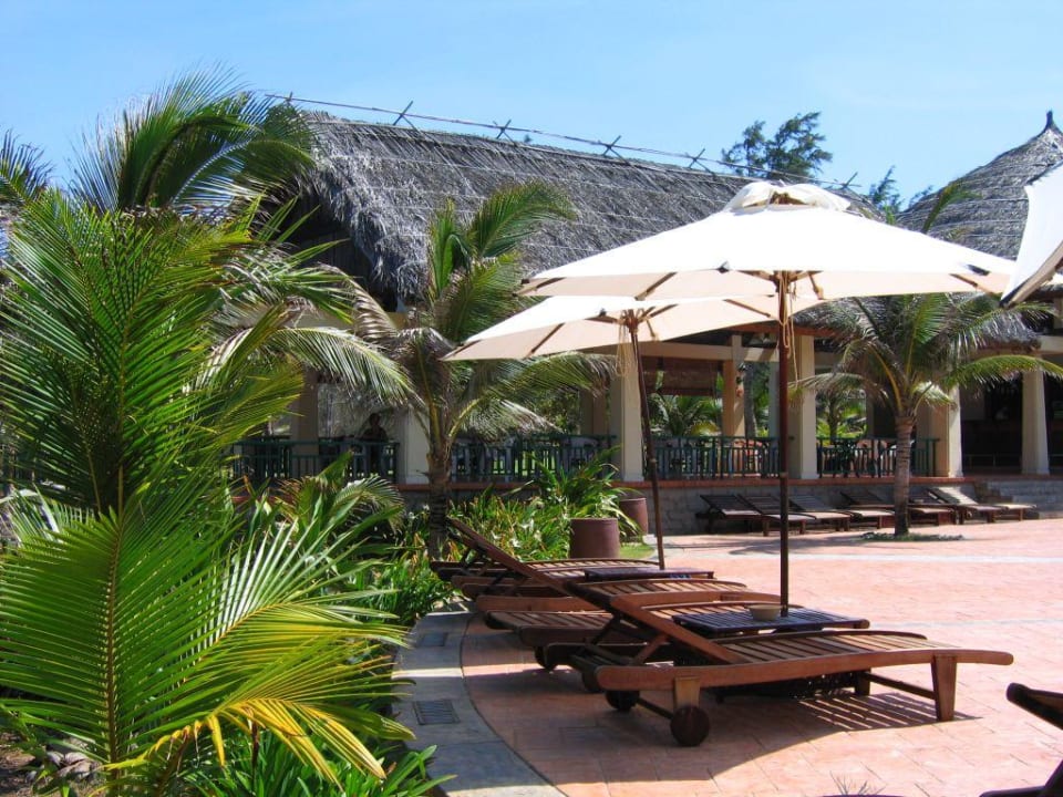 Liegen am Pool Pandanus Resort