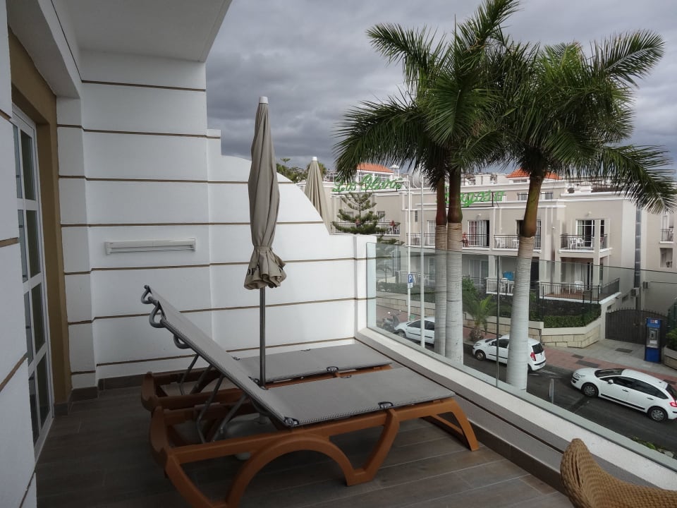 Terrasse mit Liegestühlen Adrián Hoteles Jardines de Nivaria