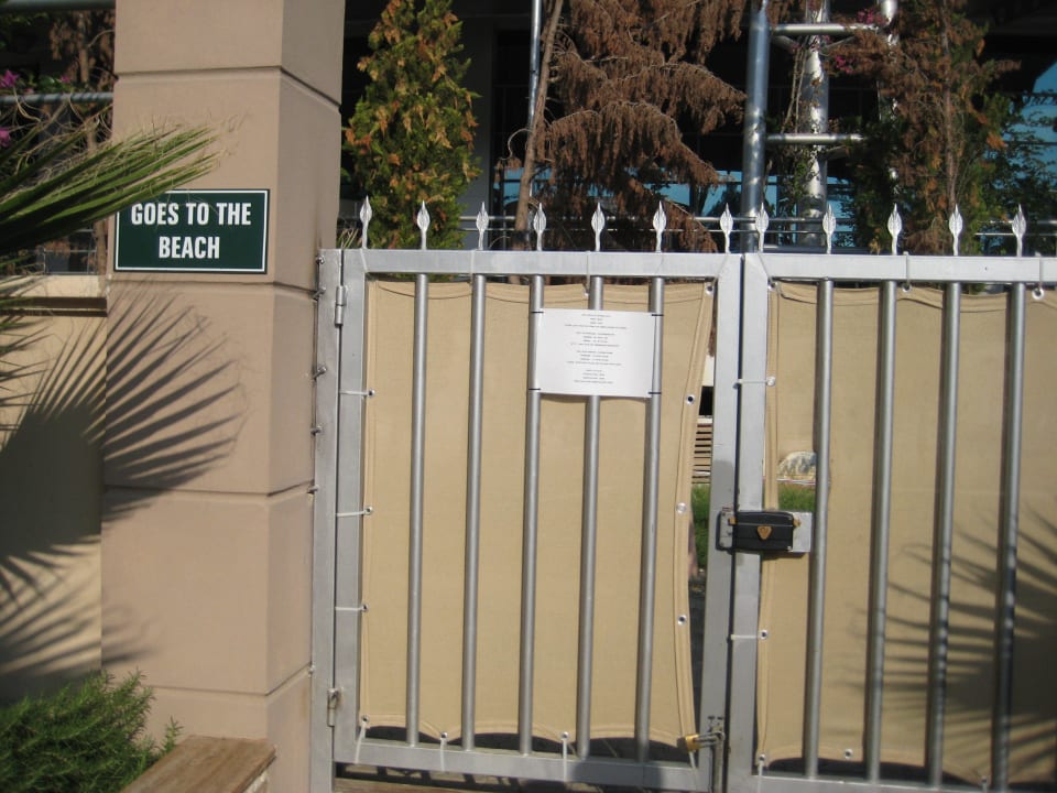 Der "Ausgang" zum Strand Dizalya Palm Garden