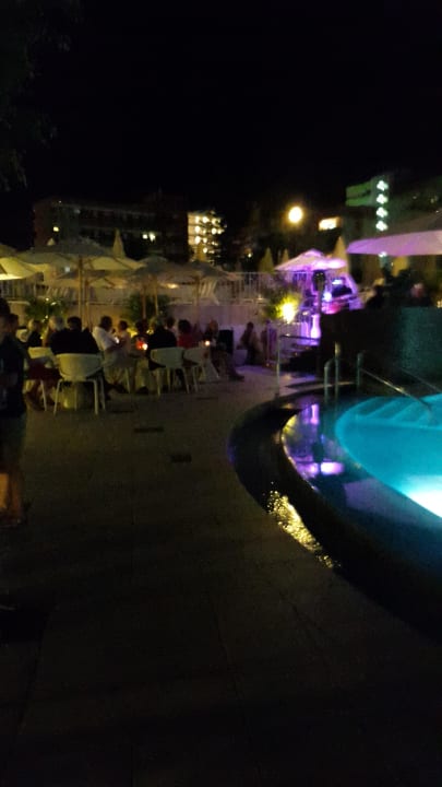 Pool am Abend  Seaside Hotel Sandy Beach