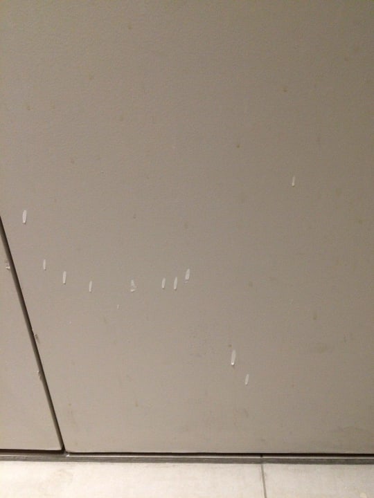 Mangelnde Sauberkeit im Badezimmer Hotel Dazzler Palermo