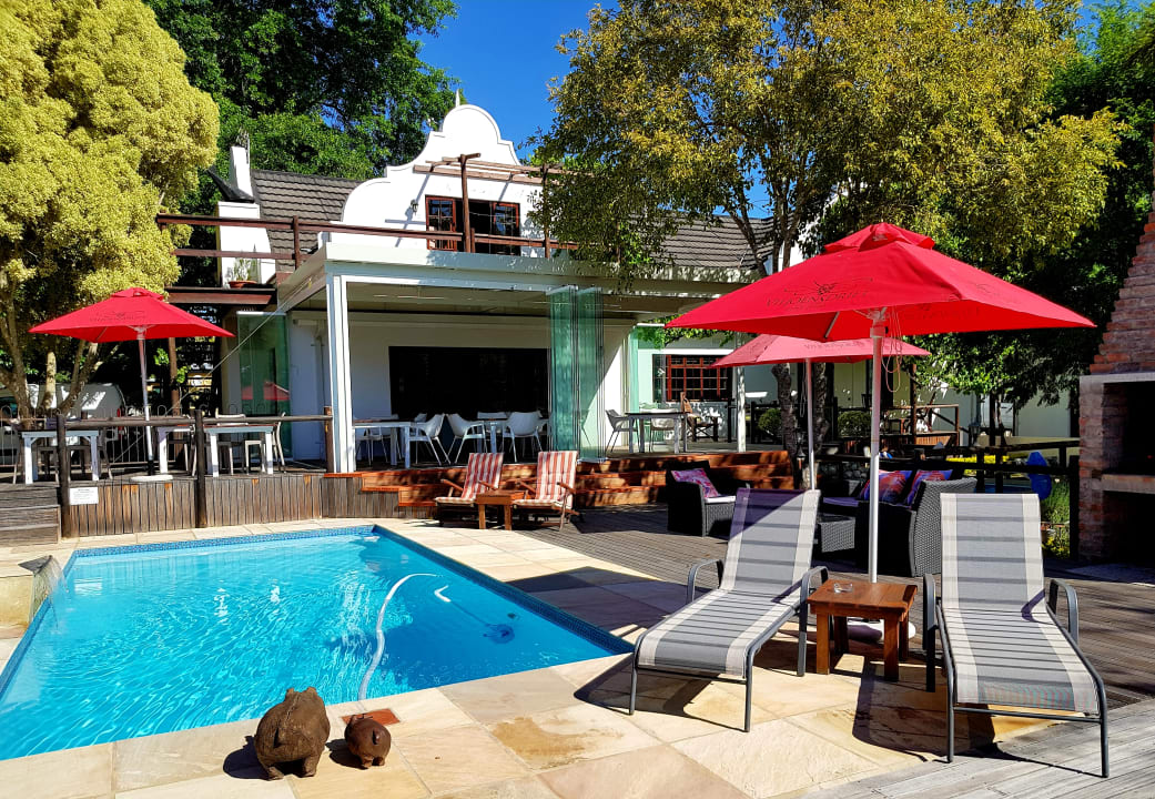 Pool Guesthouse Aan de Oever B&B