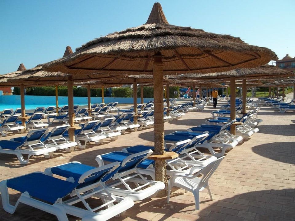 Sztuczna plaża z falą Hotel Titanic Palace