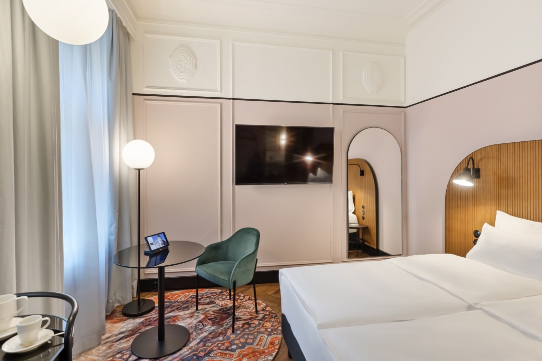Zimmer Hotel Astoria Vienna, Curio Collection by Hilton