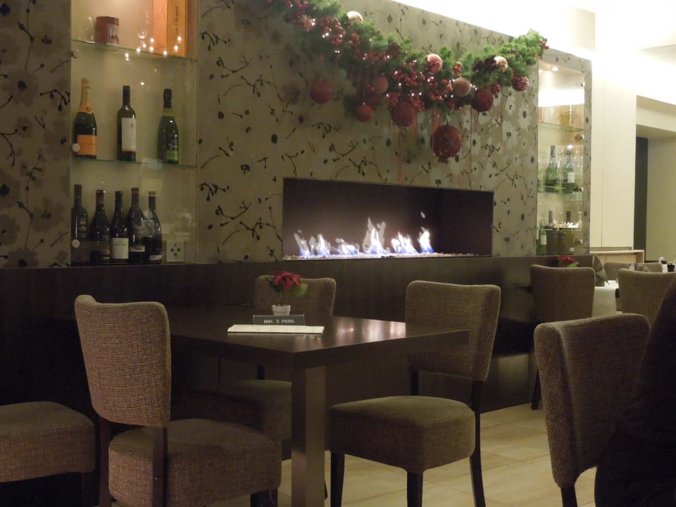 Gemütliche Atmosphäre im Restaurant Strandhotel du Bassin