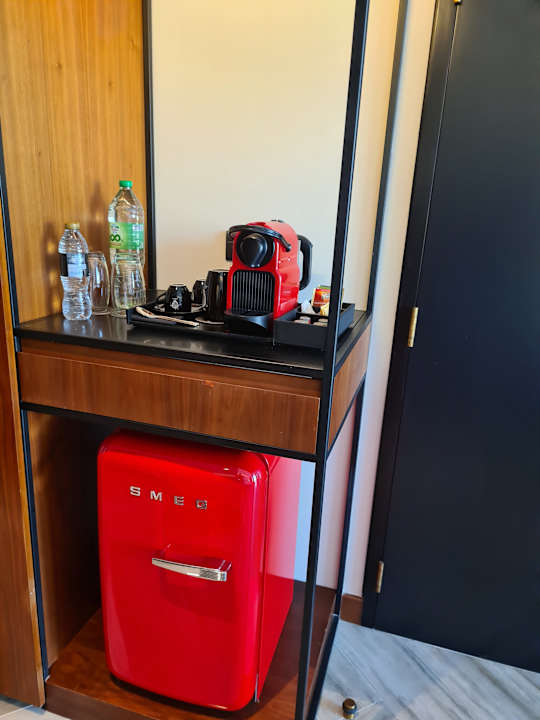 Zimmer The WB Abu Dhabi, Curio Collection By Hilton