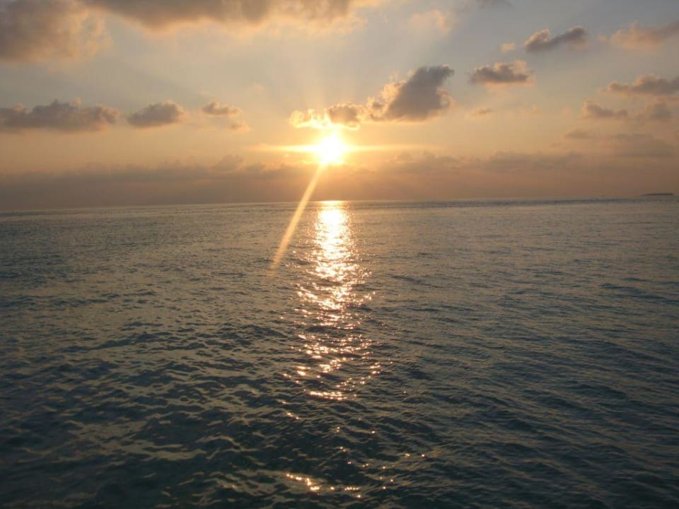 Zachód słońca Meeru Maldives Resort Island