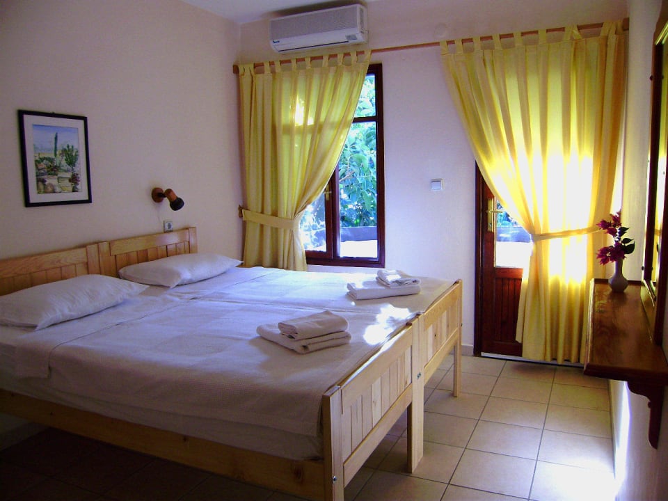 Doppelzimmer mit Balkon zum Pool Hotel Orkinos