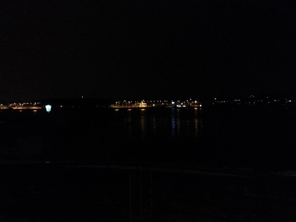 ... bei Nacht Hotel Yachthafenresidenz Hohe Düne