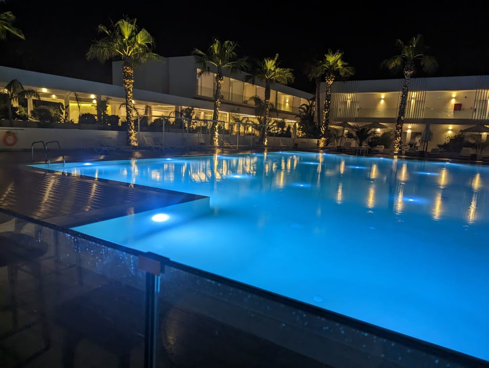 Pool White Dreams Resort & Anex