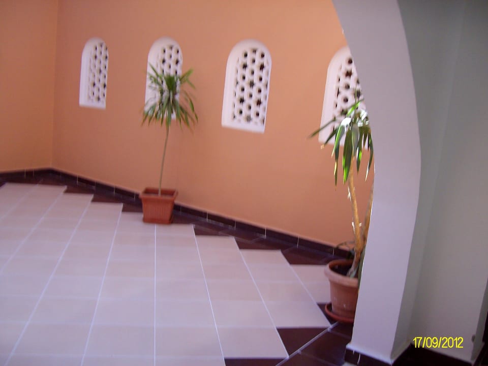 Weg vom Zimmer zur Rezeption Pickalbatros Alf Leila Wa Leila Resort - Neverland Hurghada