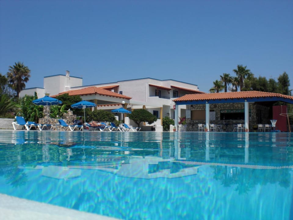 Pool mit Snackbar Hotel Tigaki's Star
