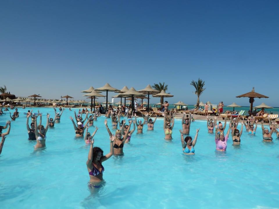 Аквааэробика в бассейне у моря Riviera Aqua Park Resort