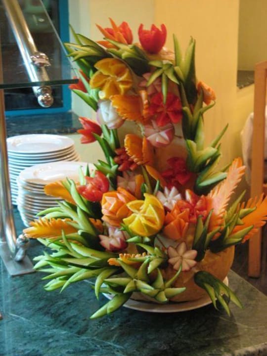 Figurka z jedzenia Hotel Falcon Hills