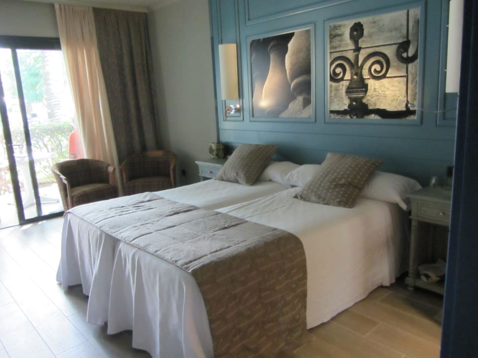 Blick Richtung Fenster - Poolanlage Adrián Hoteles Colón Guanahaní - Adults only