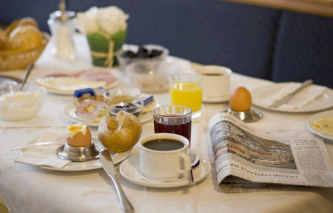 Reichhaltiges Frühstück Zentral-Hotel