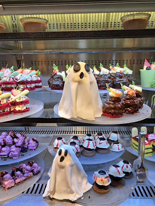 Gastro Side Royal Style Hotel