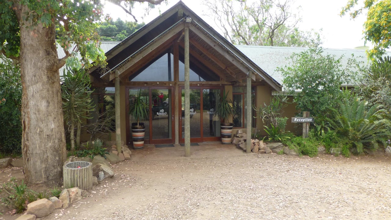 Vorgelagerte Rezeption, weiter geht es per Auto Kariega Game Reserve - Main Lodge