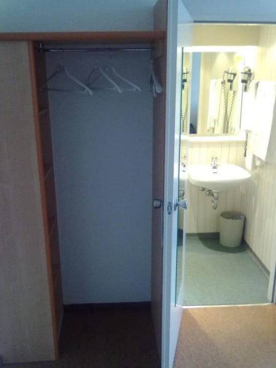 Schrank B&B Hotel Bochum Hbf-Süd