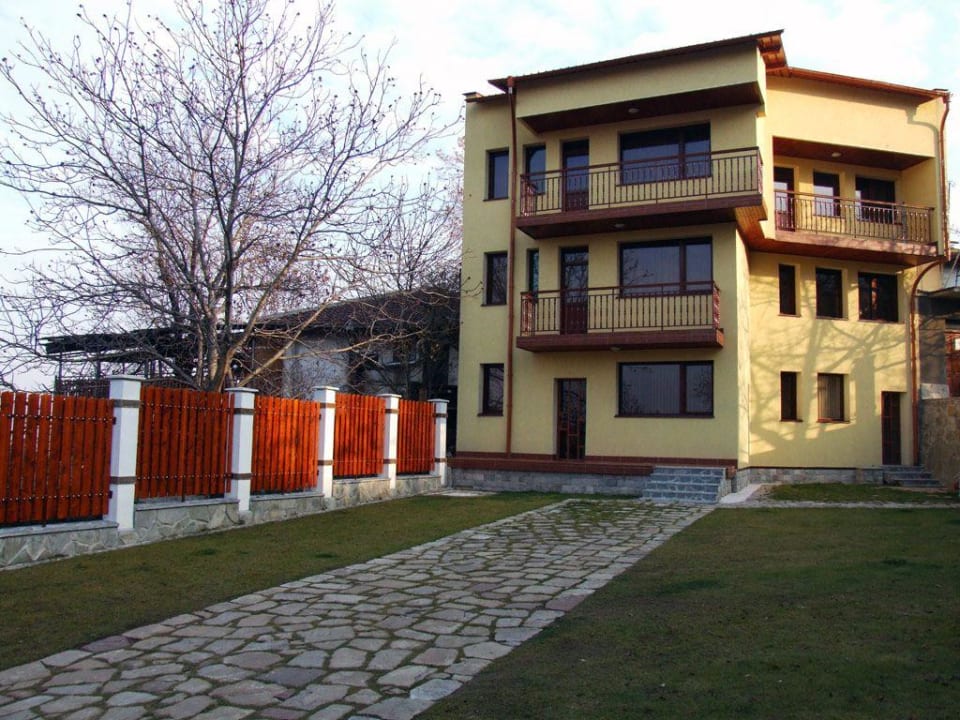 View around the hotel Hotel Villa Boyana